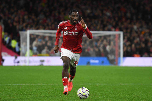 通过与伊东 通过与伊东